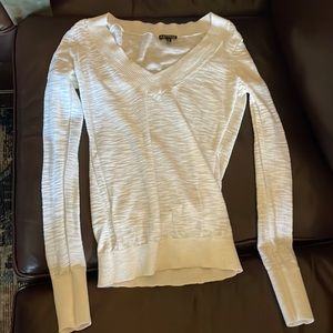 White, small V-neck sweater from express